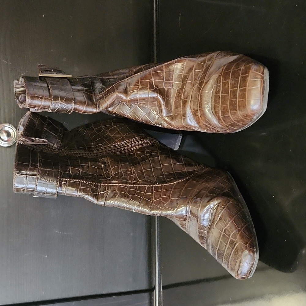 Predictions Brown Boots